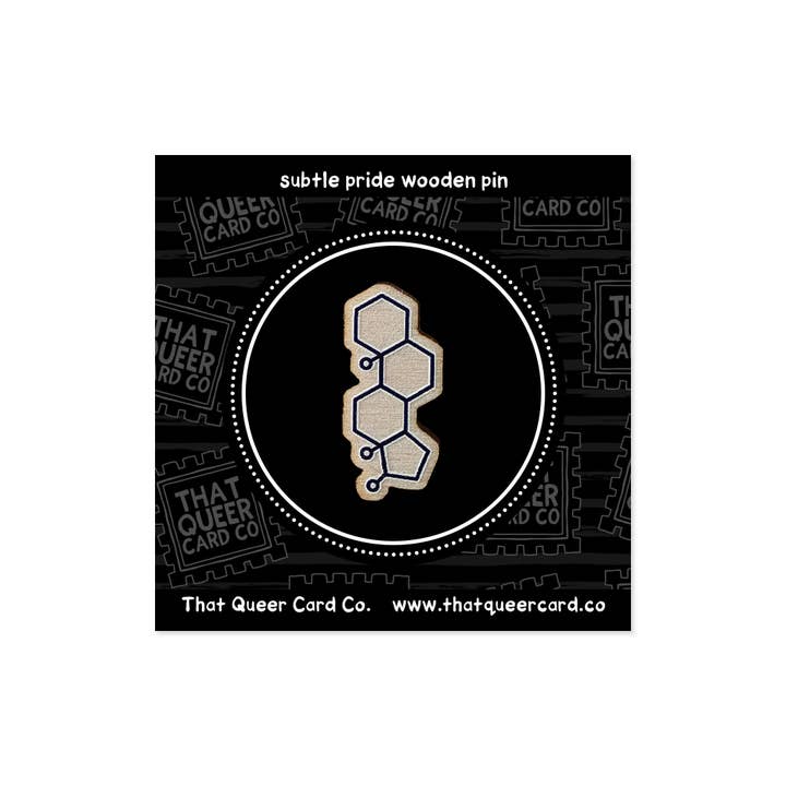 Testosteron-Molekül | Transgender-Pride Holzreversnadel für den Großhandel von That Queer Card Co