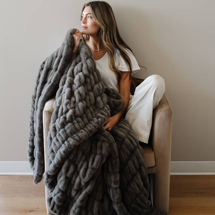 Saranoni - Wholesale Throw Blanket - DOUBLE RUCHED FAUX FUR XL THROW BLANKETS7