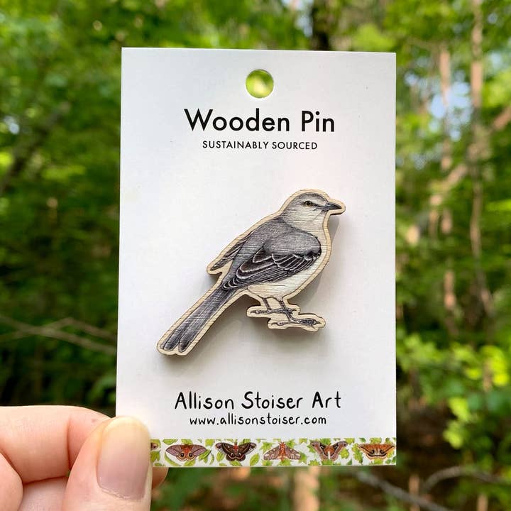 Pin de Madera de Sinsontle del Norte (Fuente Sostenible) para venta al por mayor de Allison Stoiser Art