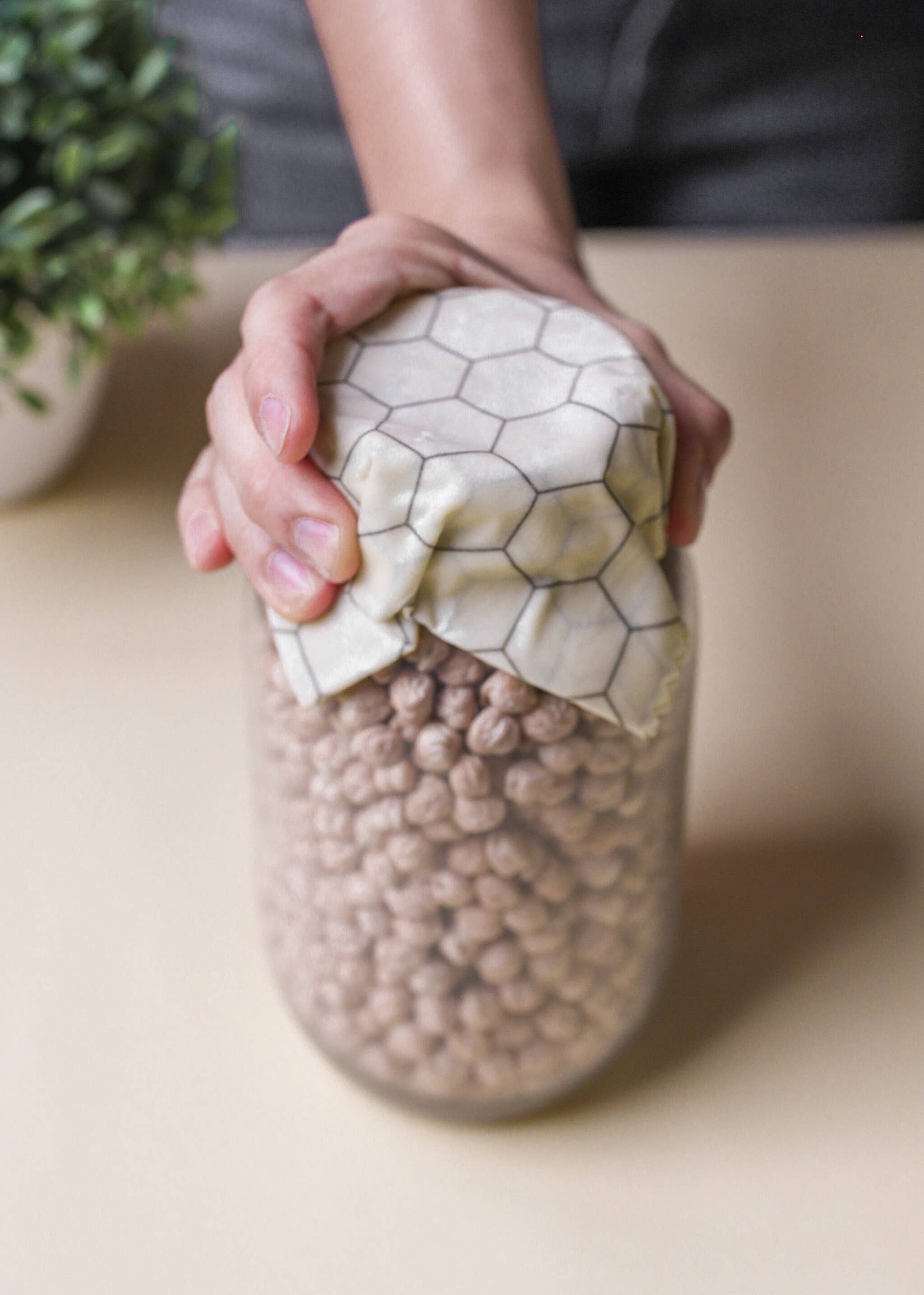 SuperBee - Eco Living Made Easy - Vente Sachet de conservation/film alimentaire - Emballages alimentaires réutilisables en cire d’abeille « Beeginner » - lot de 3 tailles15