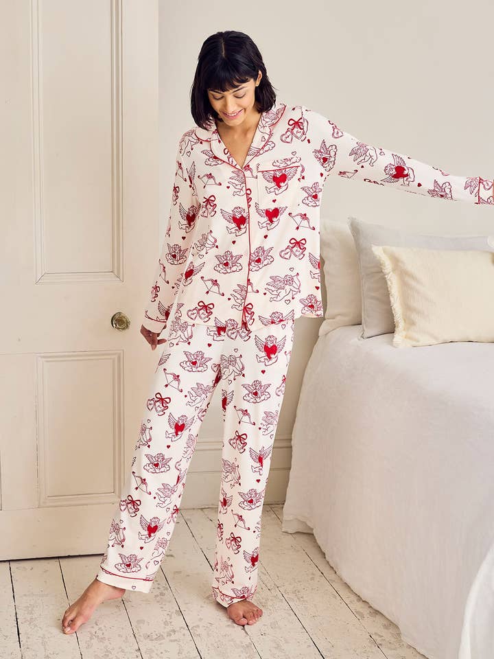 Pyjamaset med tryck av Valentins keruber för wholesale av Chelsea Peers