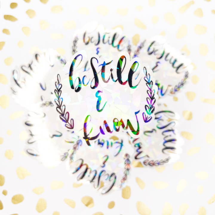 BE STILL & KNOW | Autocollant holographique en vinyle pour la vente par Creative Worship