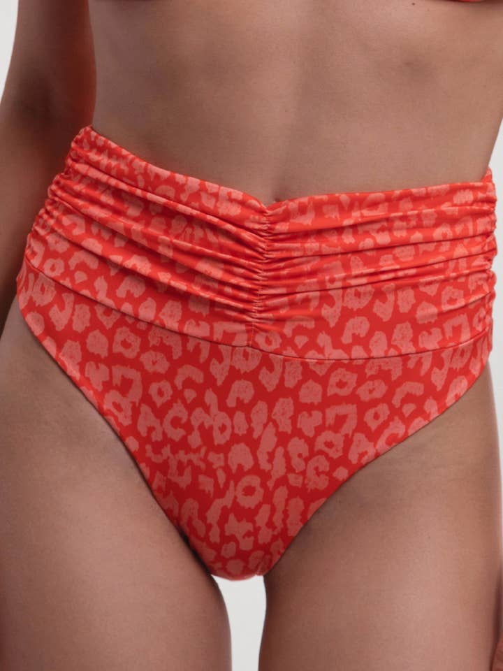 Korallenroter Slip mit hoher Taille und Rüschen für den Großhandel von Flavia Valentini