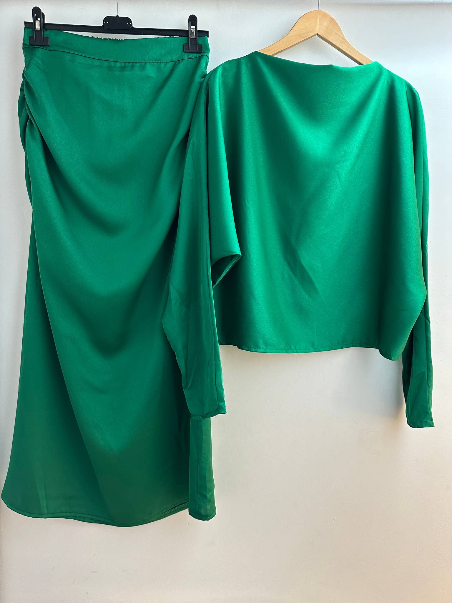 LORIANE - Wholesale Top & Skirt Set - Women's - 1094 satin top+skirt set2