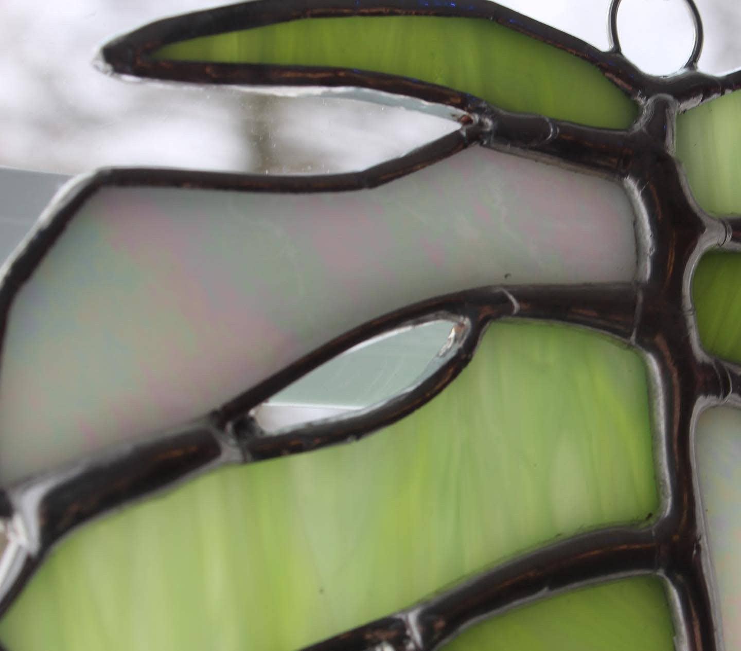 The Glass Magnolia - Wholesale Suncatcher - Green/White Monstera Leaf Suncatcher1