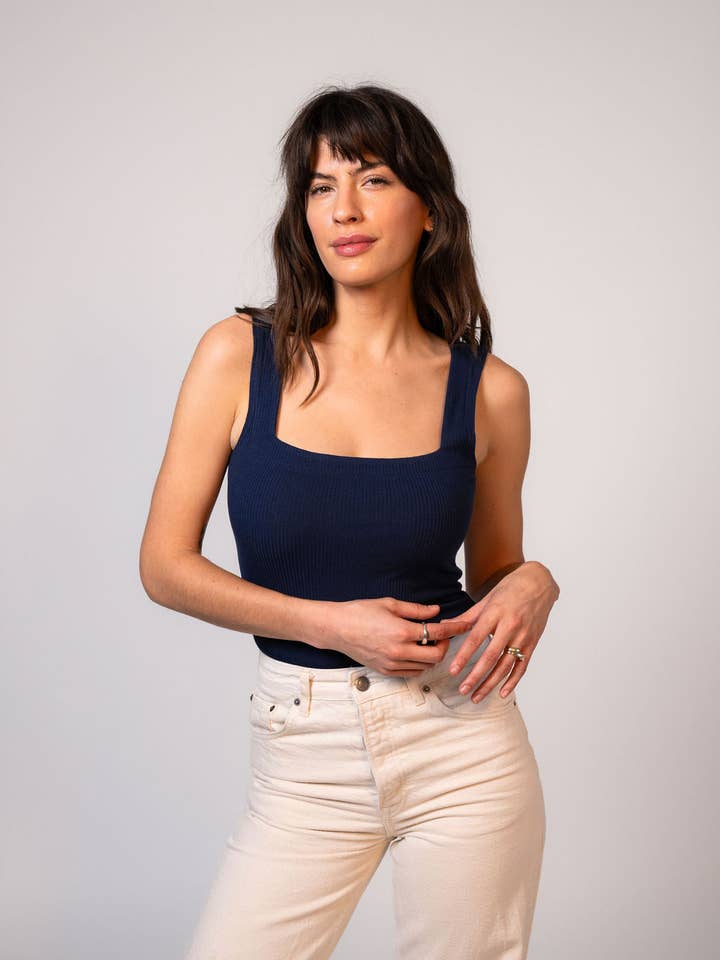 Emilia Rib Linne - Marinblå för wholesale av Sunday Ritual