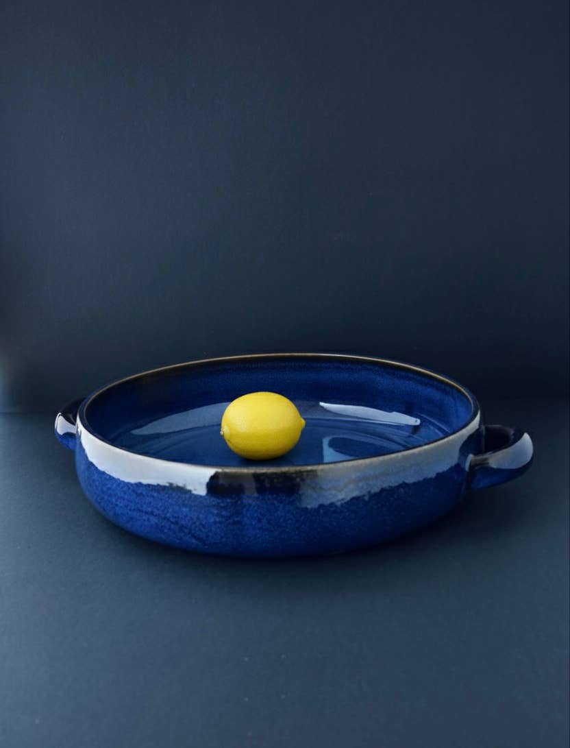 GHARYAN Stoneware & Olive Wood Tableware | Ships from USA – wholesale Serveringsfat – Stengods serveringsplatta med handtag 13,4"14