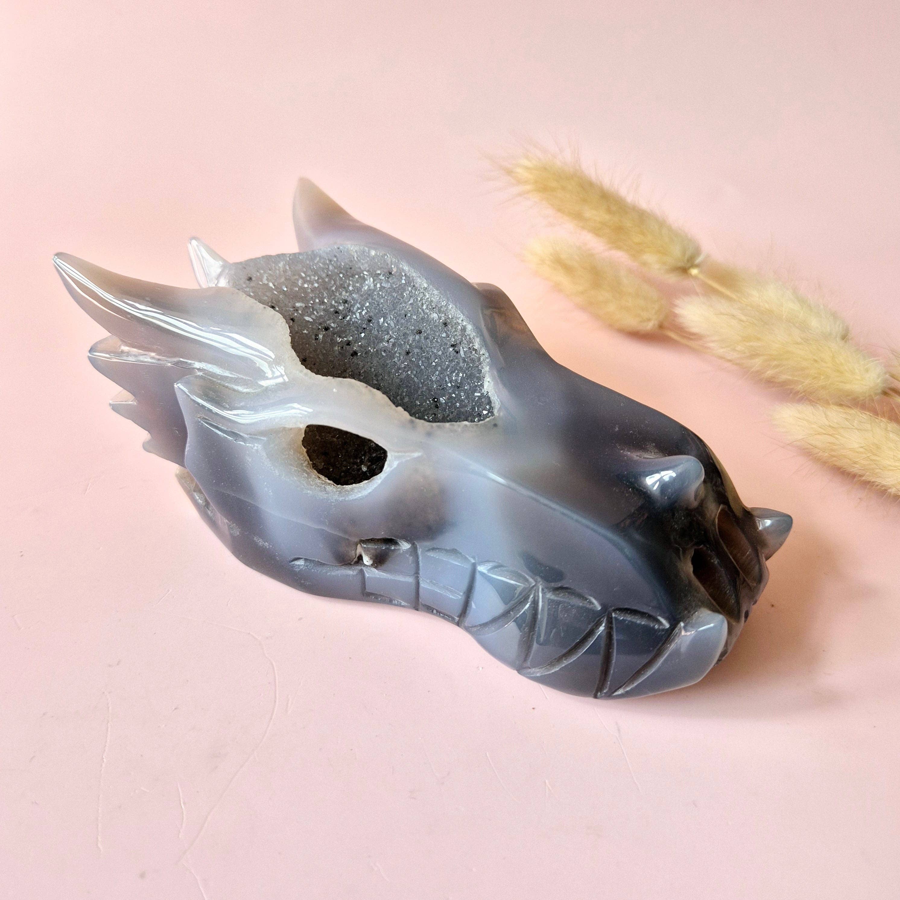 Moonlight Gemstones – Engroshandel Spirituelle sten og krystaller – Grå druzy agat dragehoved af ædelsten – 543 g | Beskyttelse og intuition0