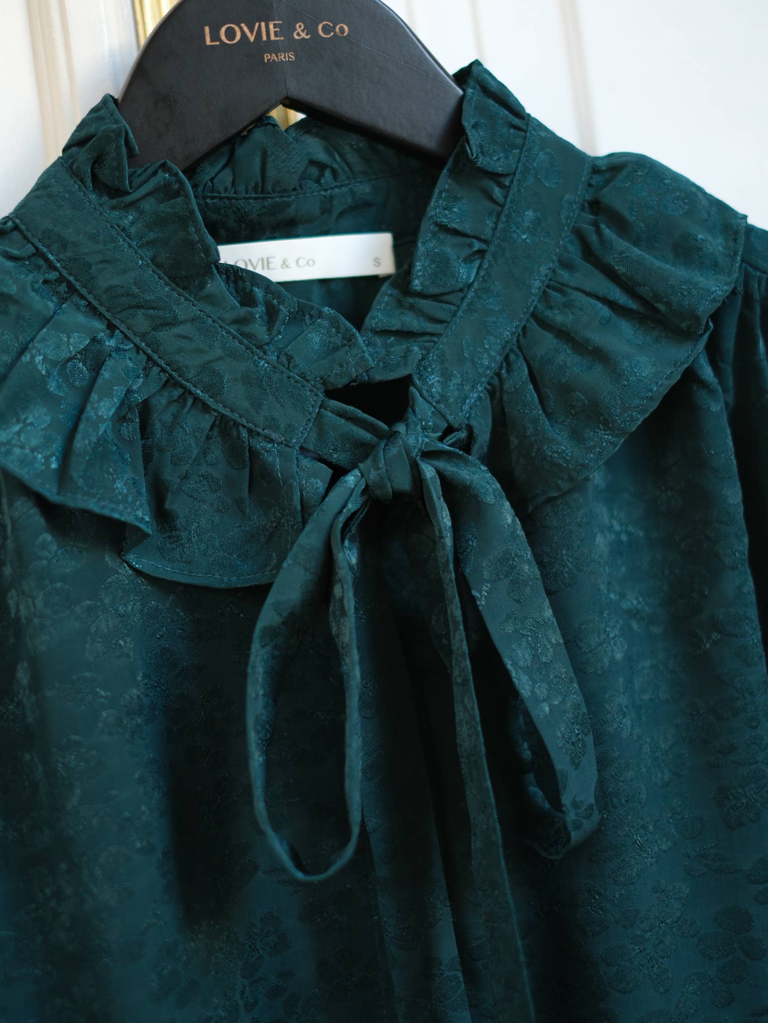 LOVIE & CO - Wholesale Blouse - Women's - Satin jacquard blouse with pleated collar and bow - 4971T-ETIENNE9