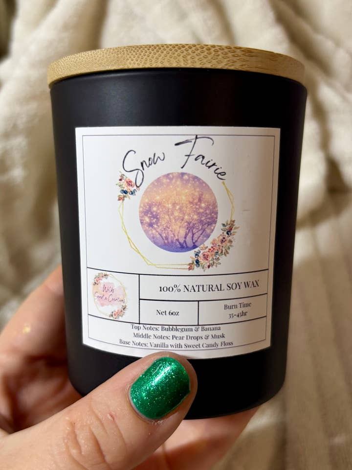 Vela de Soja Snow Fairy | Frasco Preto com Tampa de Bambu | Feita à Mão 170g por atacado de wilkscandlecreations