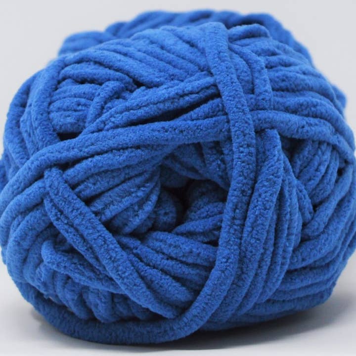 Creative World of Crafts - Wholesale Yarn - Hello Love Blanket Plush Yarn 100g