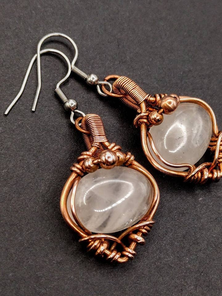 Orecchini in quarzo rosa, regalo di Natale per streghe, regalo di energia positiva per lei, protezione dalle energie negative, accessori pagani per donna, eterei per la vendita all'ingrosso da parte di Mossy Mushroom