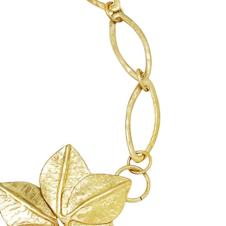 Gloria Mago – wholesale Belt – Women's – Golden central three-leaf chain belt4