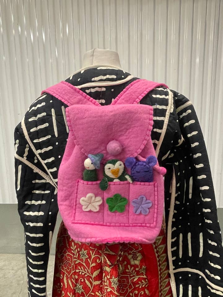 Handgjord väska med filtmarionetter för barn - Rosa (Ryggsäck) för wholesale av Funky Yak Ltd