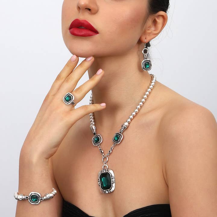 Conjunto de joyas hechas a mano chapadas en plata fina y otras tendencias de Resultados para joyería fina al por mayor. Devoluciones gratuitas y condiciones de pago a 60 días en Faire en Faire.