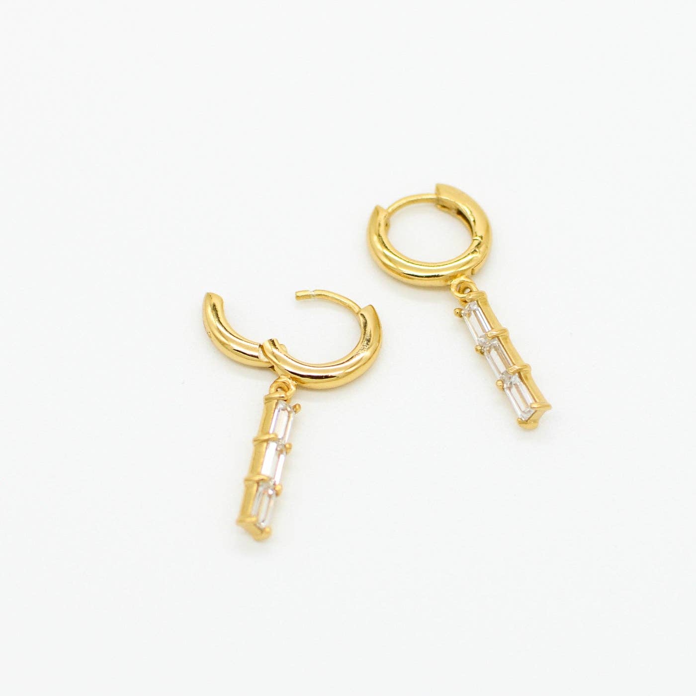 Au 79 - Vente Petits anneaux - Huggies de pierre tombante de St Moritz5