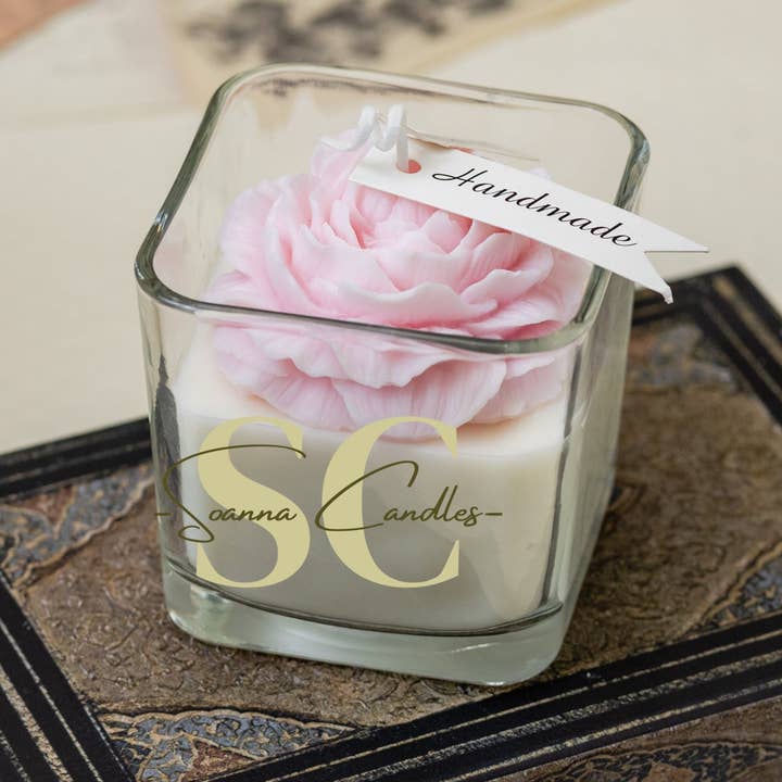 Kerze mit dekorativem quadratischen Pfingstrosenglas, natürliches Sojawachs, Kokos-Sojawachs, geschlechtsspezifisch, Geburtstag, Hochzeit. für den Großhandel von Soanna Candle Co.