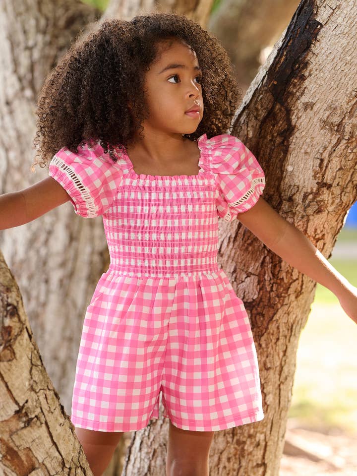 Rosie Smocked Romper - Lyserød Gingham for engroshandel hos Sugar Bee Clothing