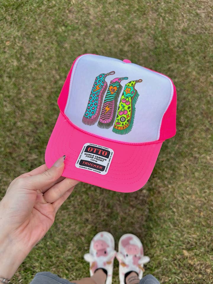 Retro Chaps Truckerkeps (Flera färgalternativ) för wholesale av Gunpowder and Glam Boutique