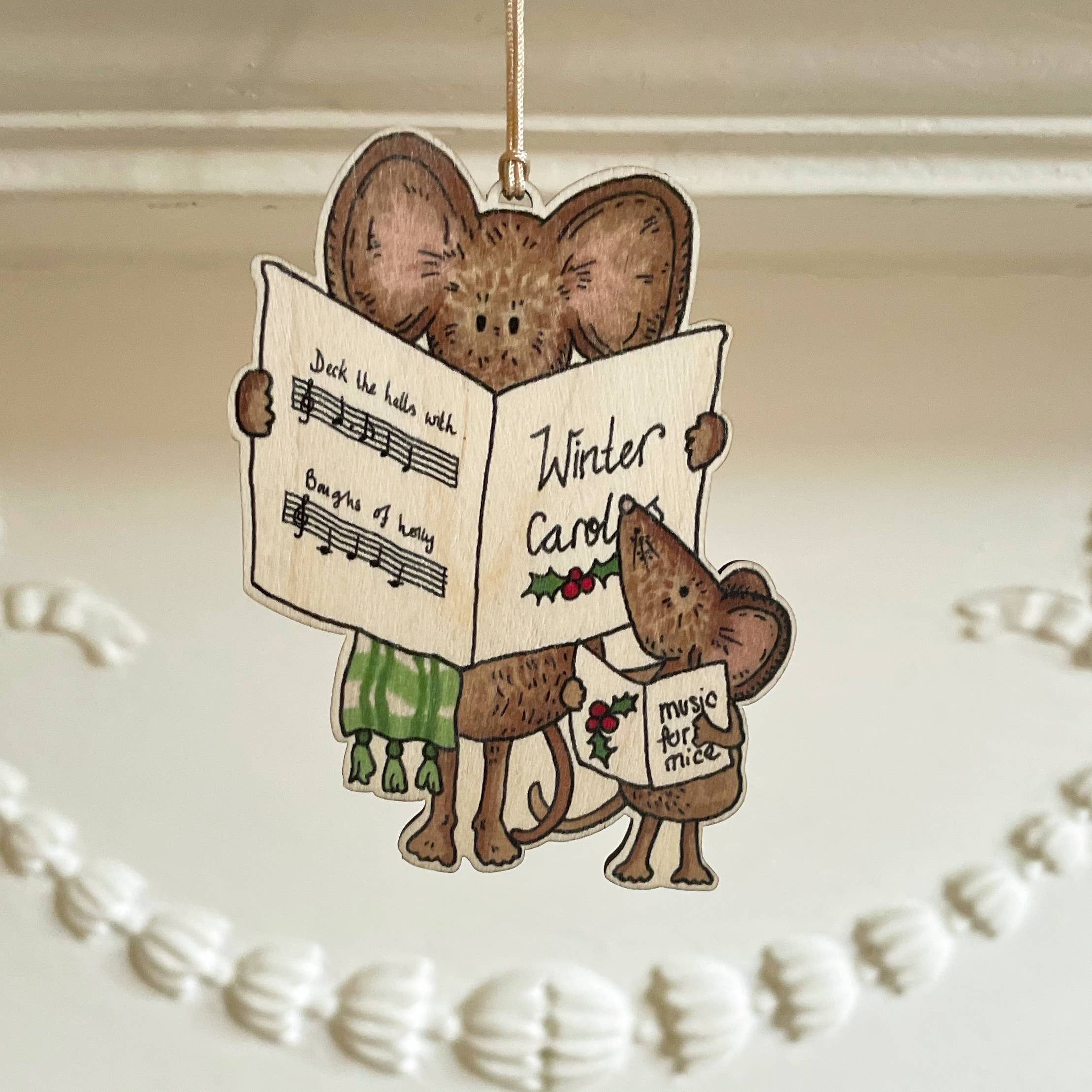 Fearless Flamingo – wholesale Ornament – Carol Singing mice wooden Christmas tree decoration | Eco1