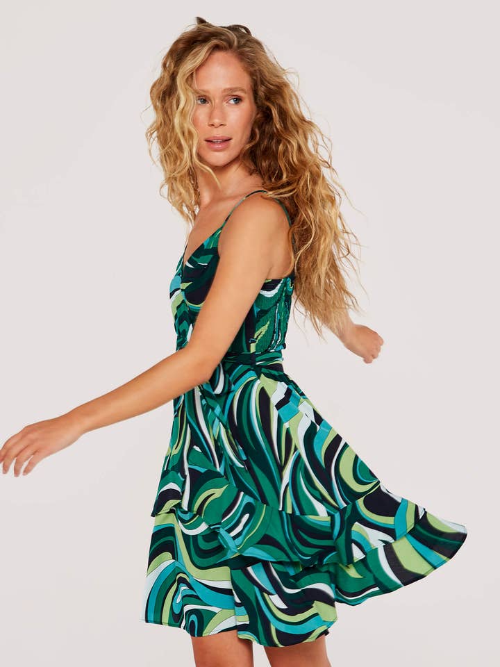 Robe camisole à volants Apricot Swirl pour la vente par Apricot