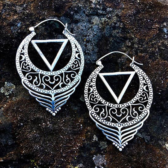 Sølv Shakti trekantede øreringe med hjerter & måner for engroshandel hos JAYA MOKSHA