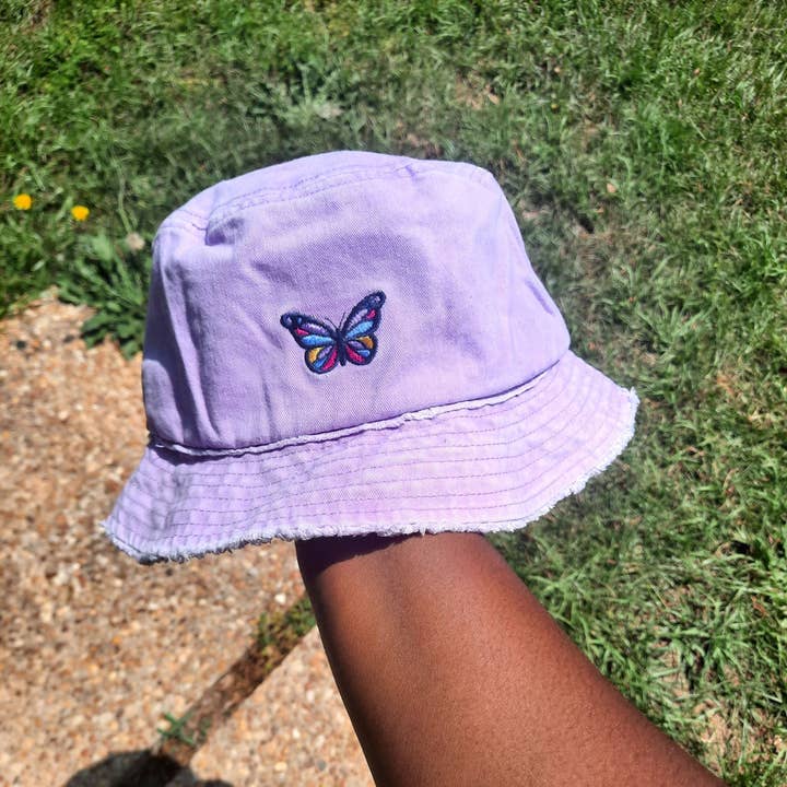 Moody Wholesale - Venta al por mayor Gorro estilo pescador - Mujer - Sombrero del cubo angustiado bordado mariposa, sombreros de moda del cubo