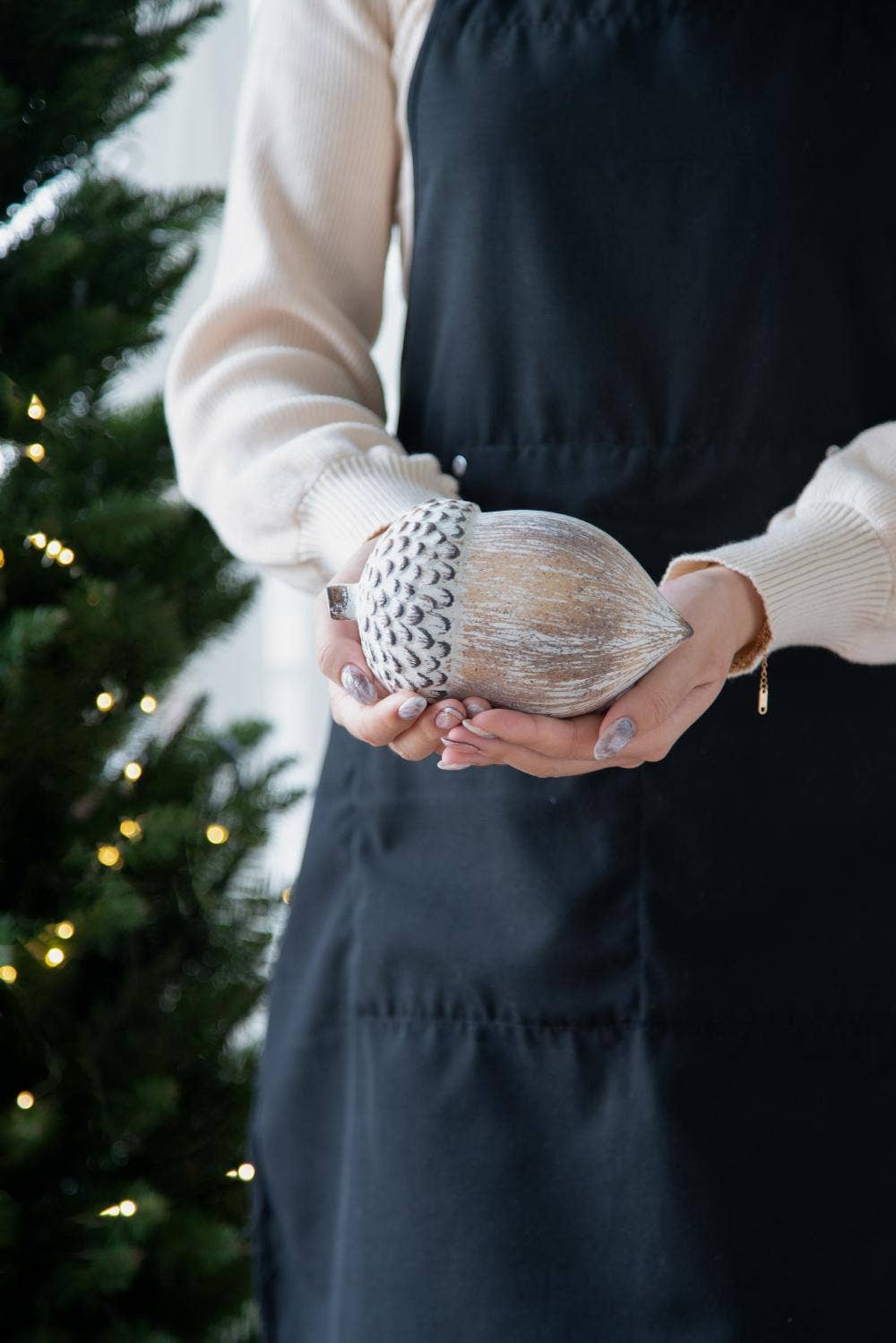 A&B Home Group Inc. - Venta al por mayor Adornos - Piña de pino D3.5x6" (Mediana) - Marrón1