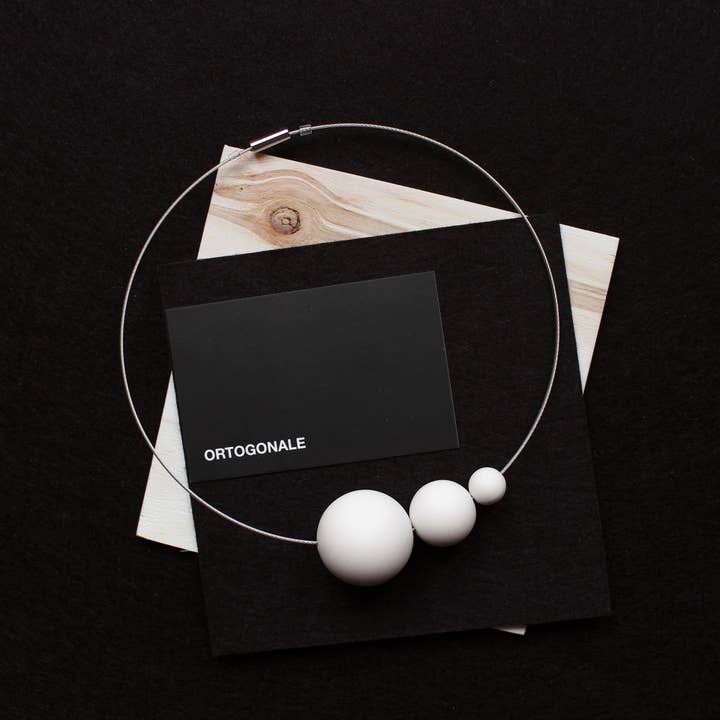 ORTOGONALE – Großhandel Kette mit Anhänger/Charm – moderne Porzellankette PLUTONE | Keramikschmuck