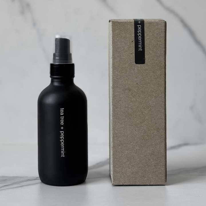 Tea Tree + Pepparmynta Rumspray för wholesale av sable candle co.