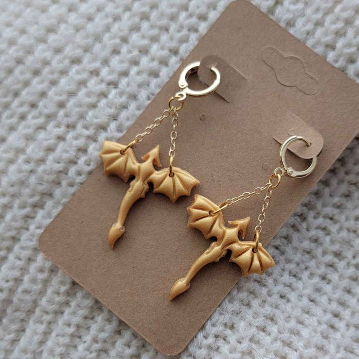 Kleine gouden drakenoorbellen voor wholesale door Hyacinth Honey Designs