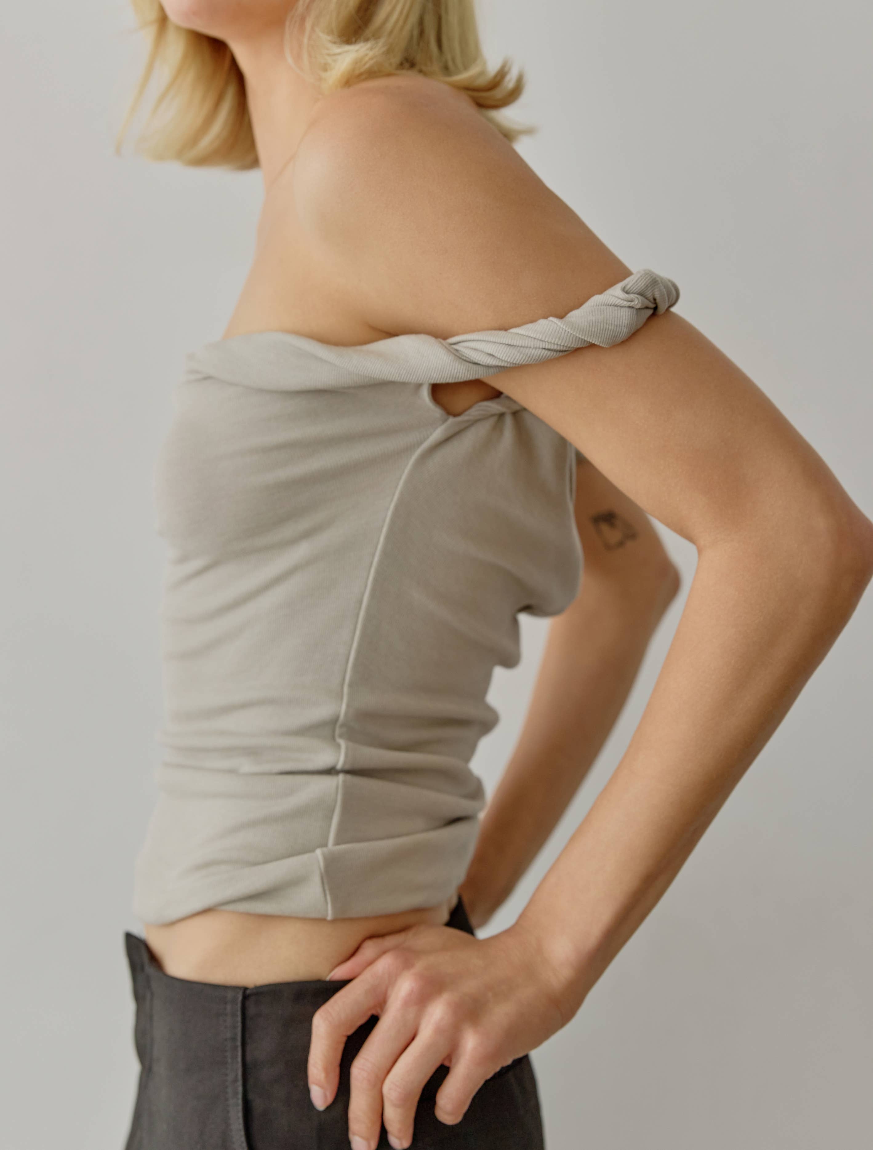 MOD REF - Wholesale Blouse - Women's - The Alix Top | Twisted Off the Shoulder Tank Top14