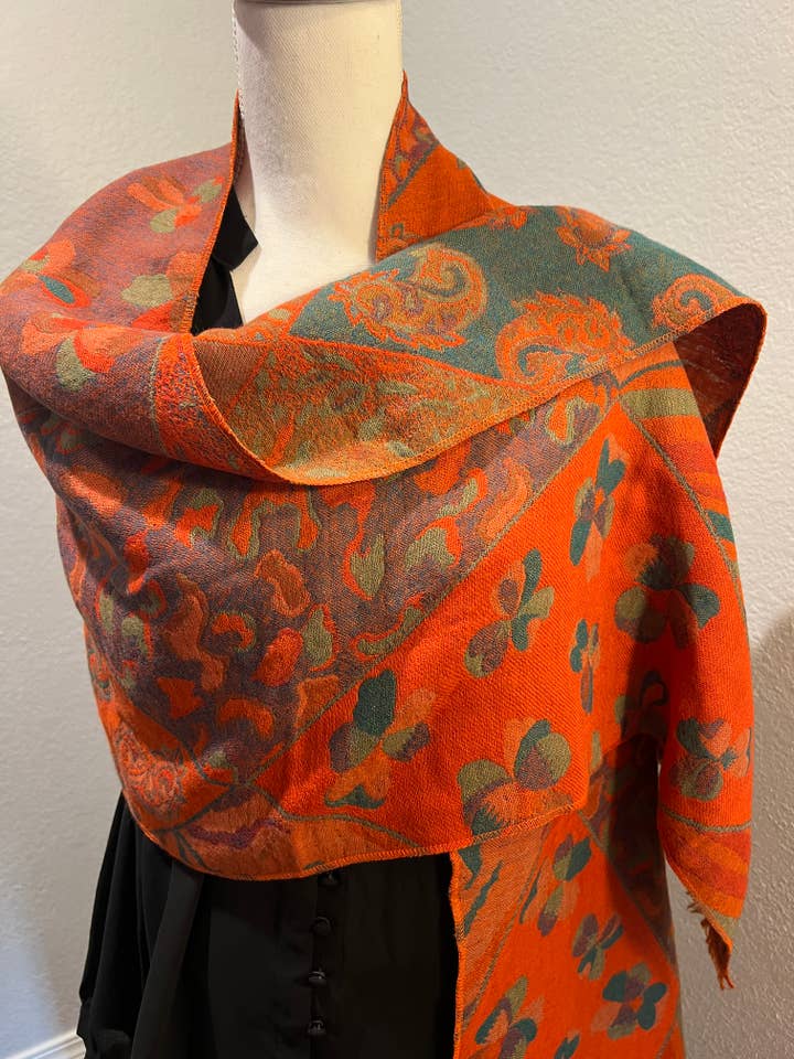 Wendbarer Schal/Wickeltuch aus gekochter Merinowolle, Tangerine, abstrakt für den Großhandel von In Style Scarves