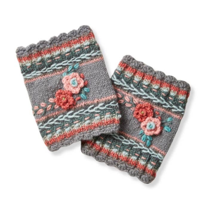 Manchettes Lassen avec rayures et fleurs au crochet pour la vente par Lost Horizons Knitwear – Ships from USA