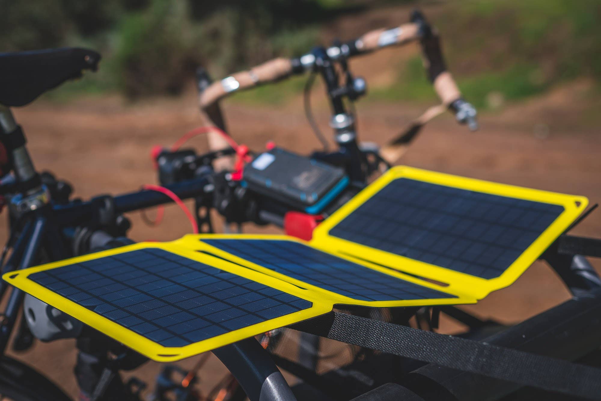 SunJack – Carregador portátil por atacado – Carregador solar portátil SunJack 25W+2x 10k mAh Powerbanks6