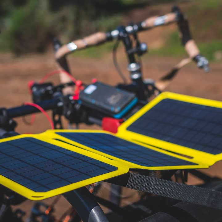 SunJack – Carregador portátil por atacado – Carregador solar portátil SunJack 25W+2x 10k mAh Powerbanks6