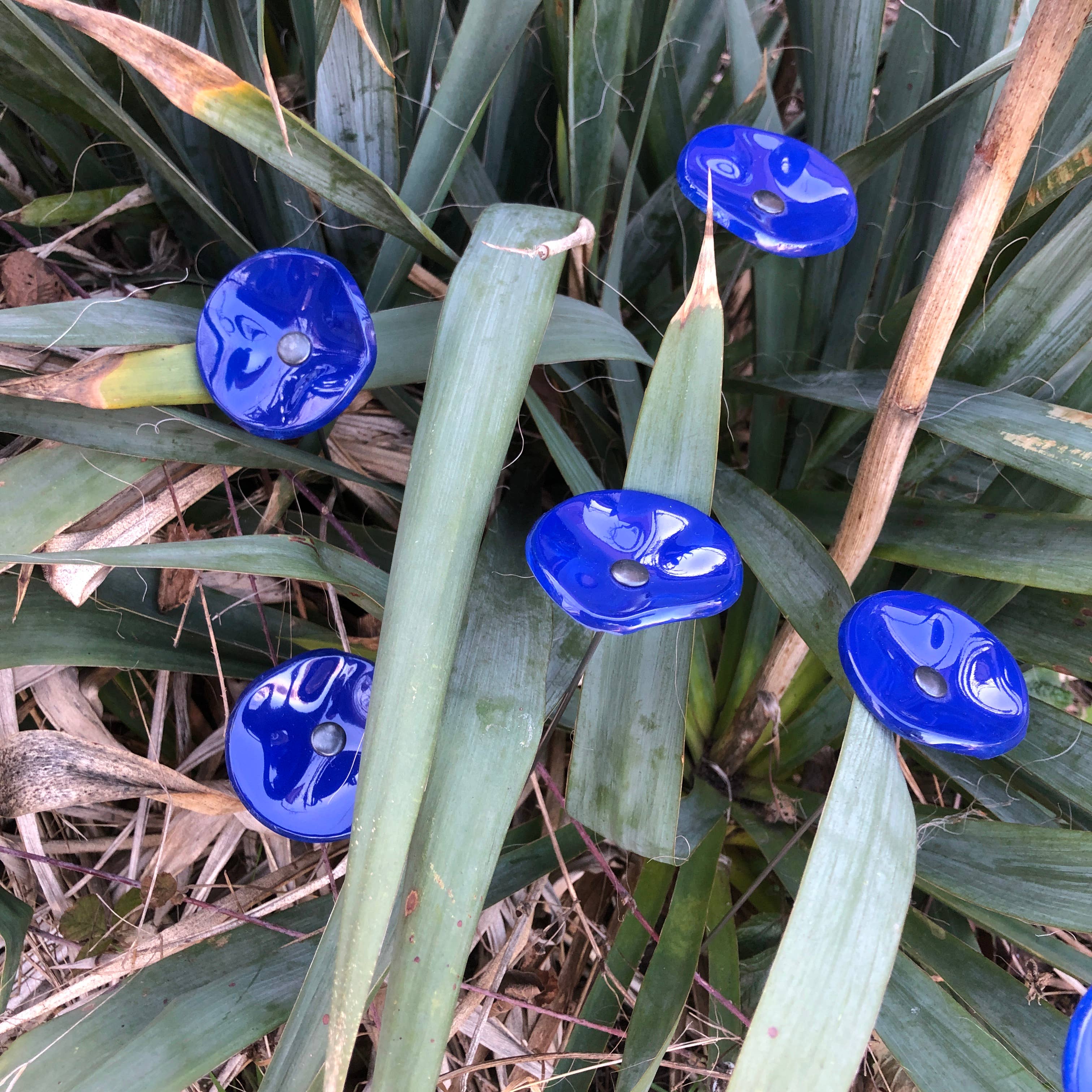 CARNEOL GLASS - Wholesale Garden/Lawn Stake - Small Glass Flower For Outside In L.Blue5