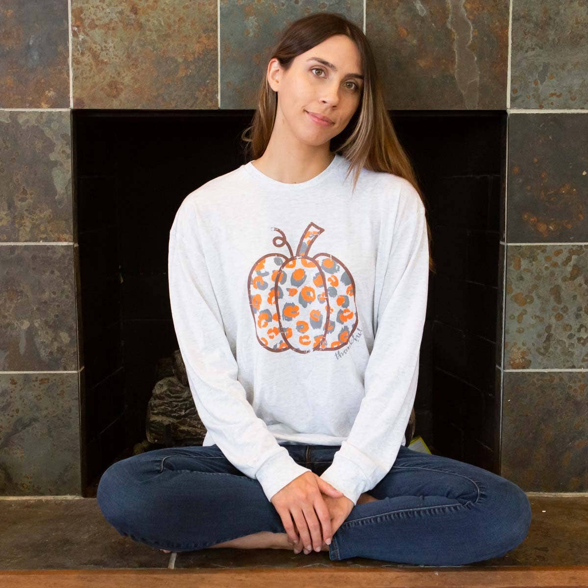 The Royal Standard – T-shirt estampada - Mulher por atacado – T-shirt de manga comprida de manga comprida com gola redonda Leopardo para Mulher Heathered Branco/Cinza/Laranja -Asst.0