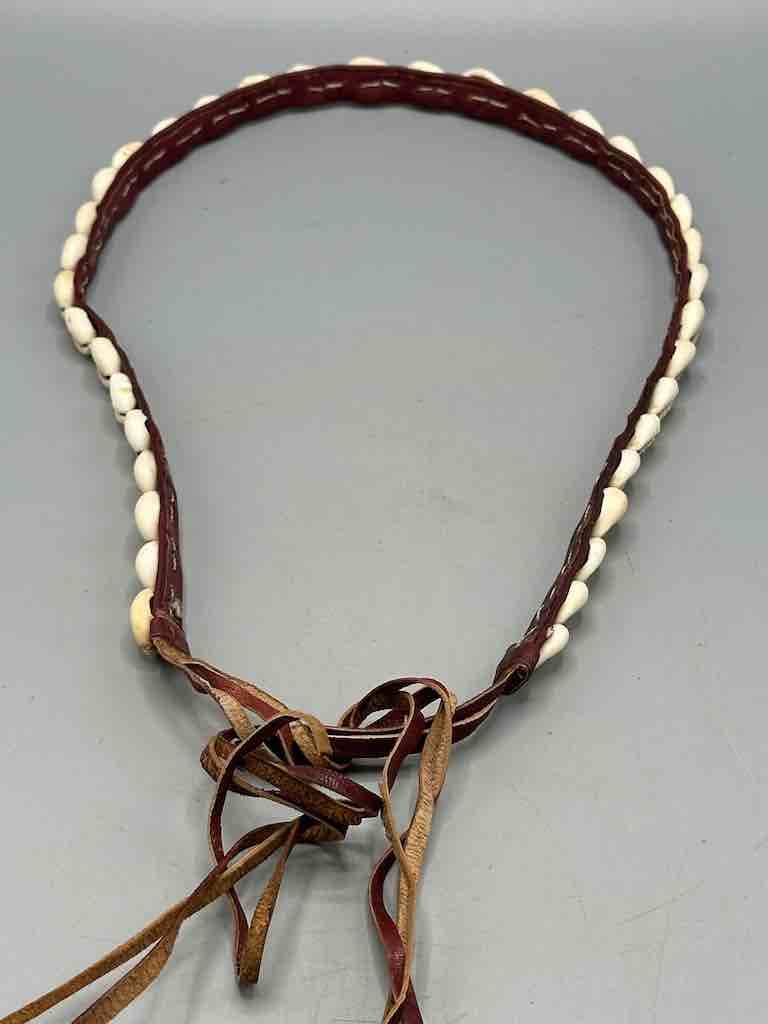 The Niger Bend – Großhandel Gürtel – Damen – Schmaler afrikanischer Krawattenverschluss aus echtem Kaurimuschelleder57