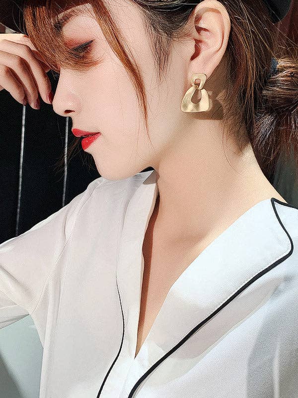 GULD Eleganta oregelbundna geometriska legeringsörhängen för wholesale på Faire1