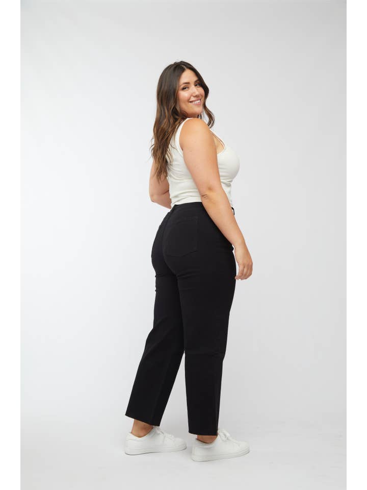 Oliver Logan - Wholesale Jeans - Women's - Aberdeen Ankle Crop High Rise Jean, Black