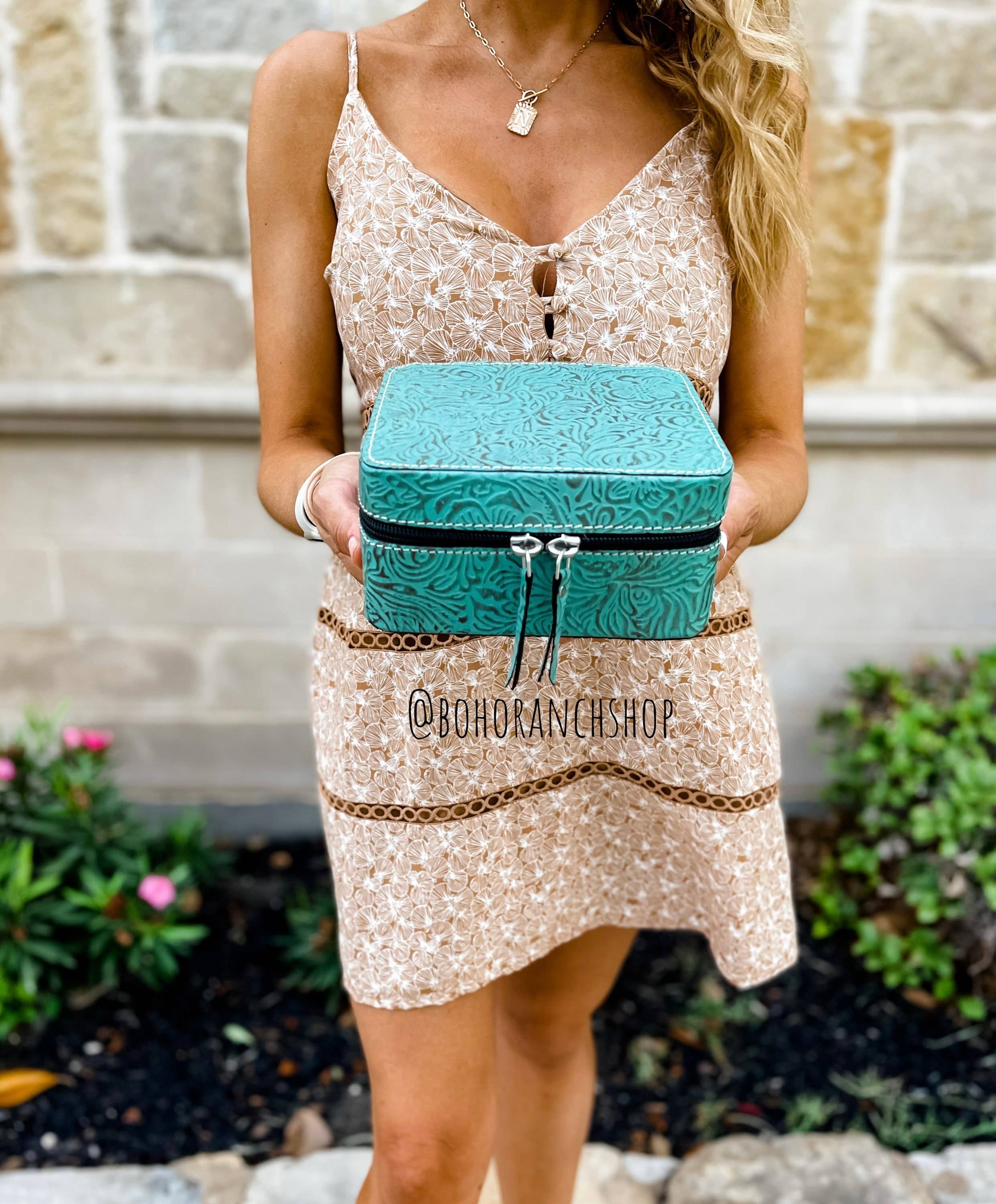 Boho Ranch Shop - Vente Boîte/rangement à bijoux - Boîte à bijoux en cuir de peau de vache western - rangement de voyage9