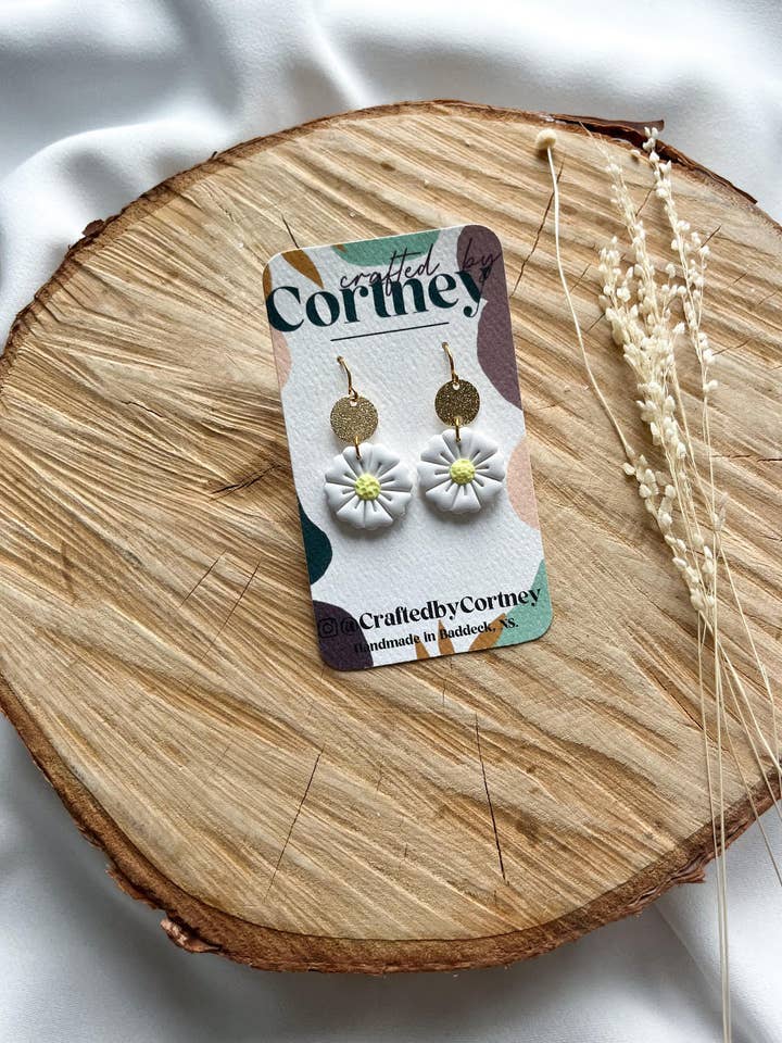 Daisy Dangles pour la vente par Crafted by Cortney