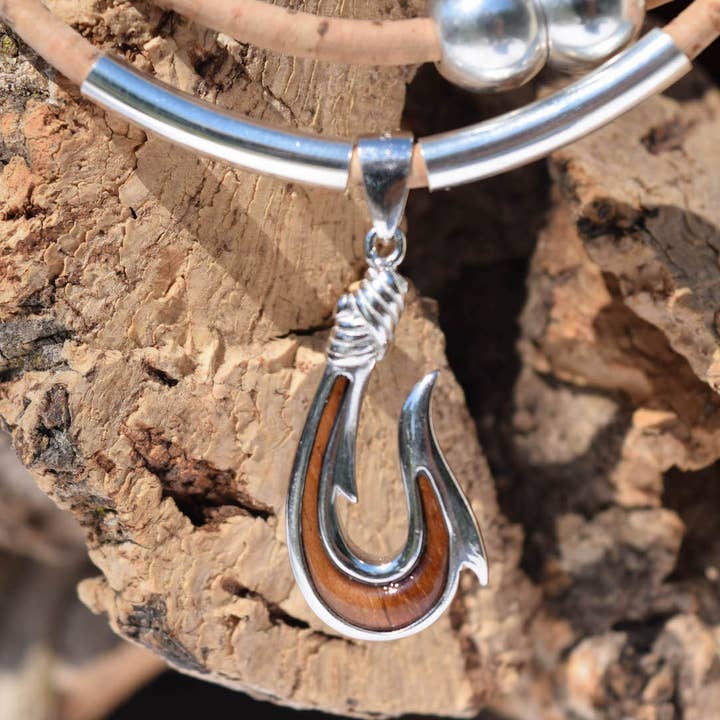 Collier en liège et crochet en bois Koa pour la vente par Cork Tree Designs