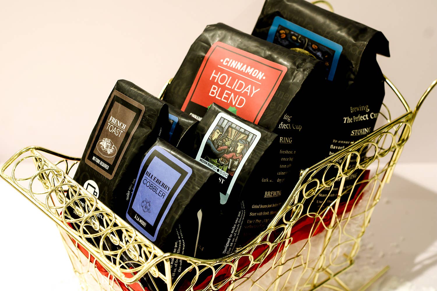 Coffee Beanery - Wholesale Decorative Tabletop Object - Gold Sleigh Vessel2