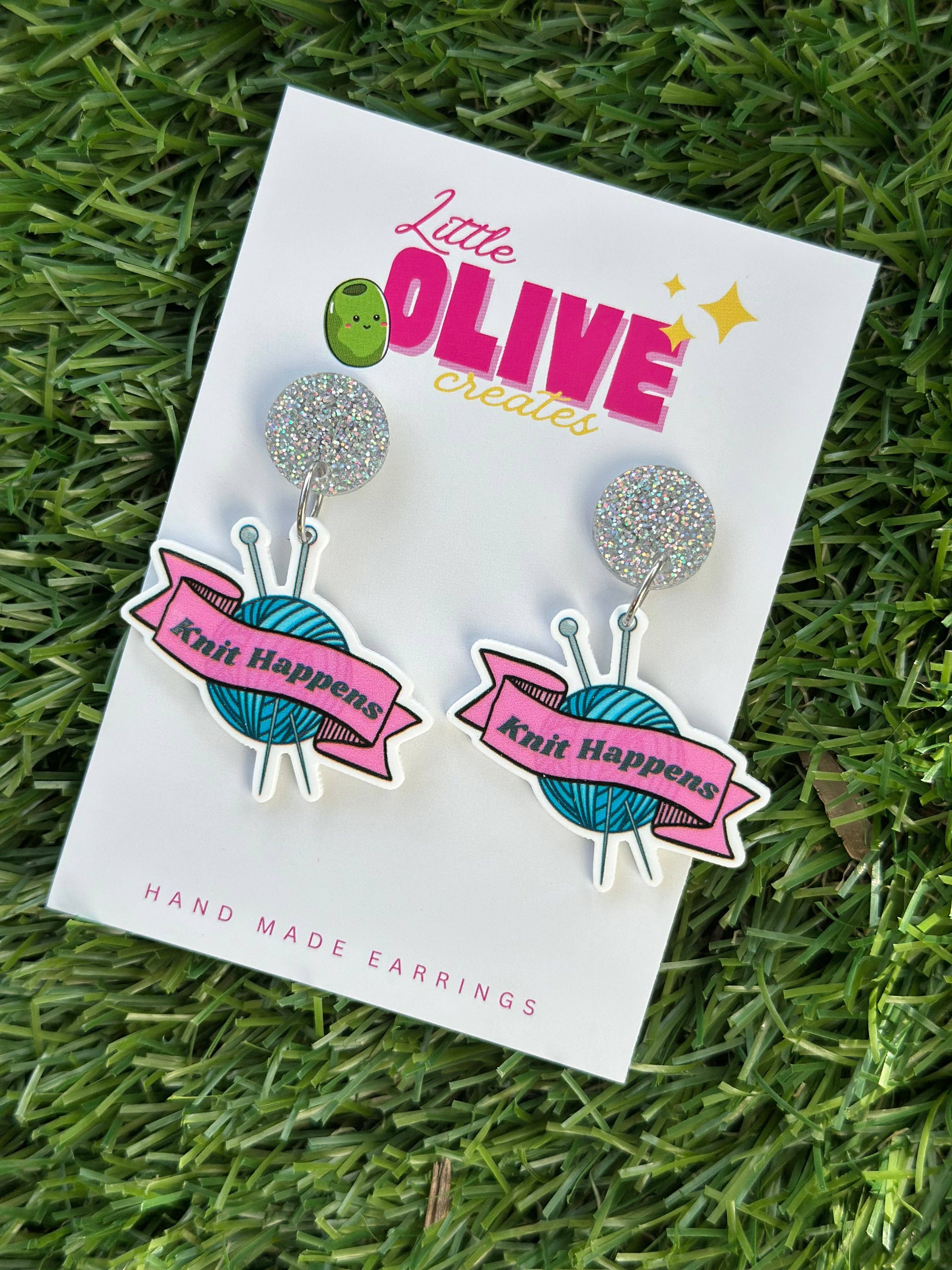 Little Olive Creates – wholesale Hängande örhängen – Knit Happens Dinglande Örhängen – Rolig Stickningspresent för Hantverkare 🧶✨0