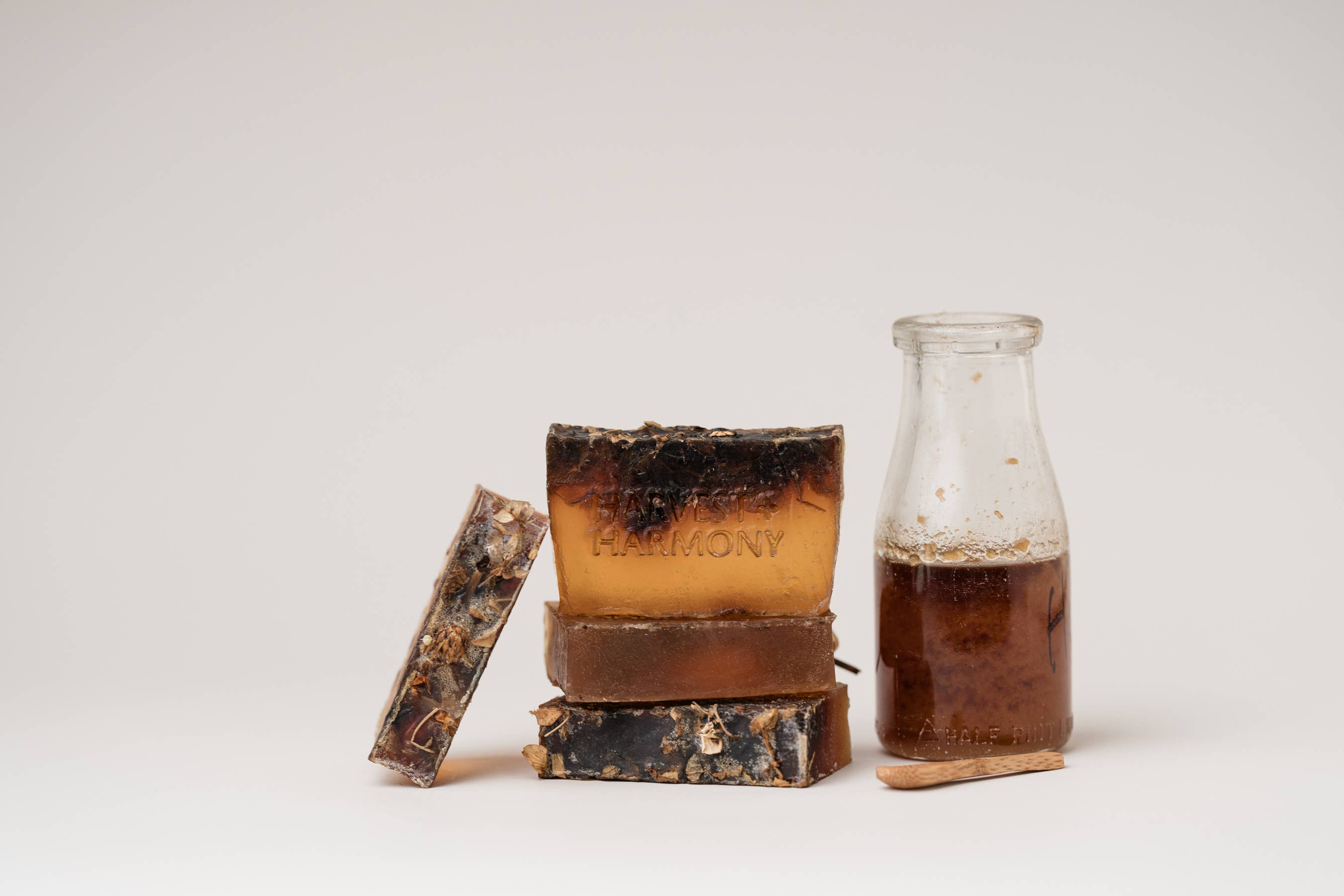 Harvest + Harmony - Wholesale Bar Soap - Harvest + Harmony Honey Soap4