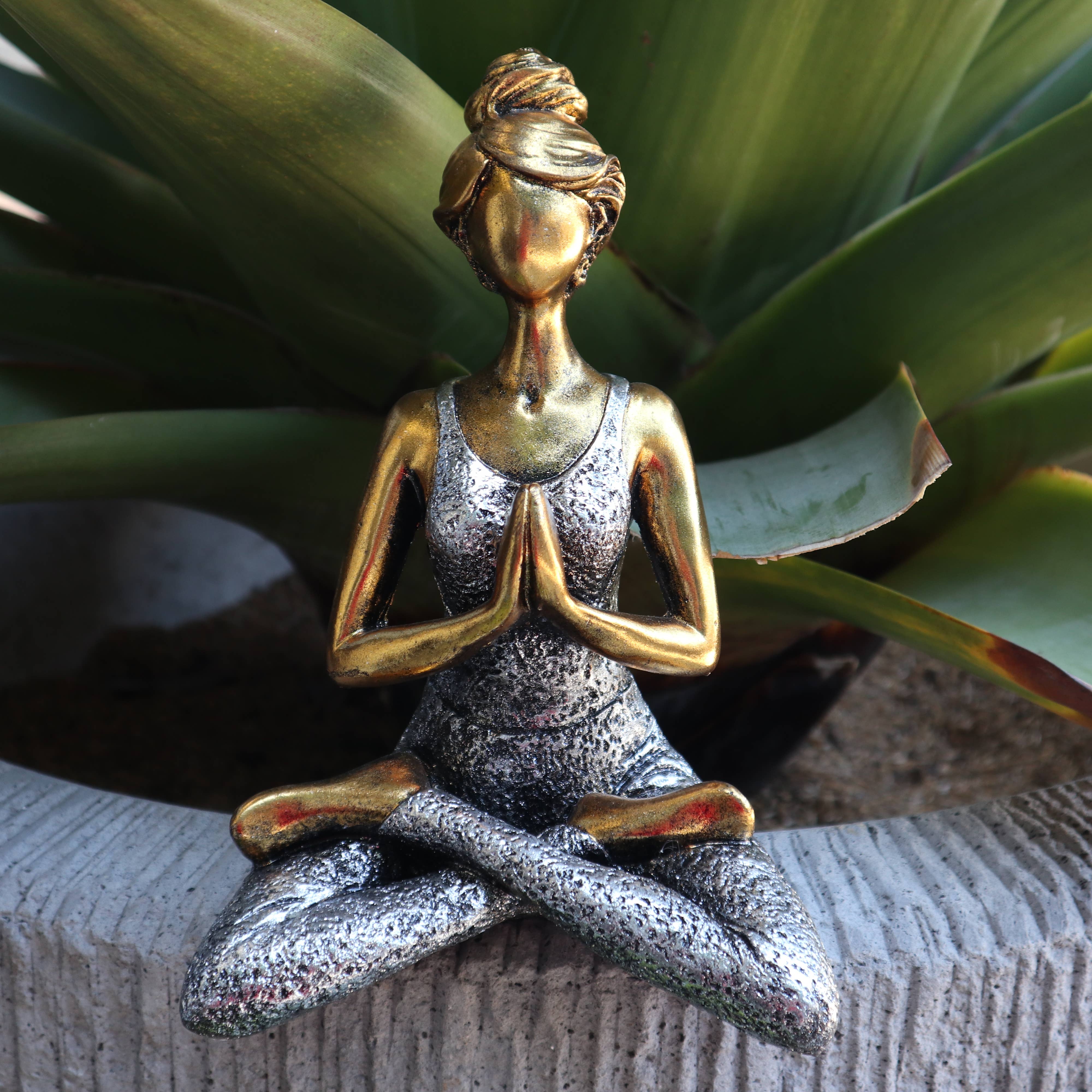 AWGifts Europe - Wholesale Decorative Figurine - Yoga Lady Figure -  Bronze & Silver 24cm1