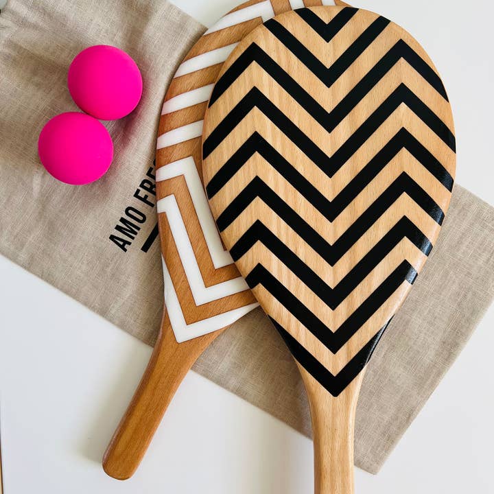 Monocromatico Set contemporaneo di racchette da spiaggia Frescobol fatte a mano con palla in vendita all'ingrosso su Faire1