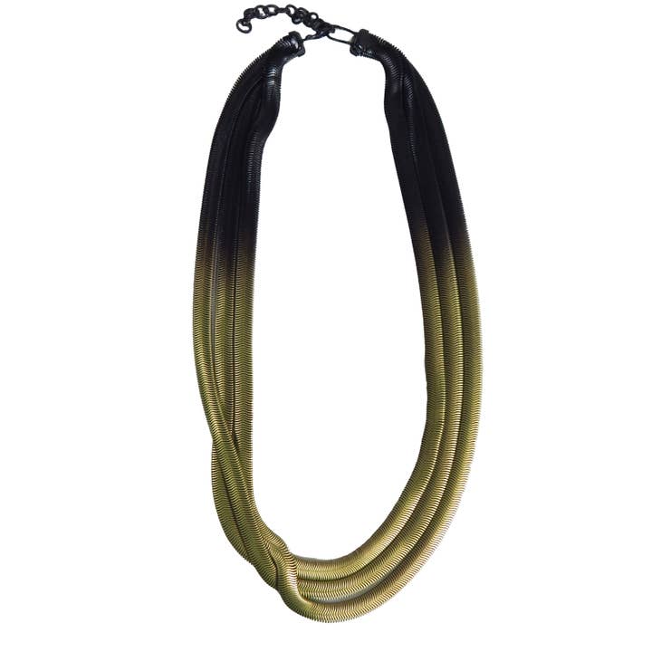 Collana lunga a catena tripla con felci in catena da 10 mm per la vendita all'ingrosso da parte di Sarah Cavender Metalworks